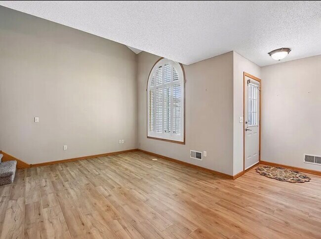 Foto del edificio - 1003 Heather Ln