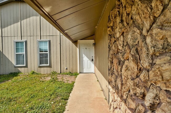 Building Photo - Welcome Home – Where Comfort Meets Modern Living!