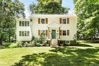 Building Photo - 4 Quaker Rd