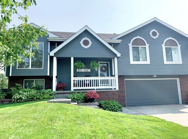 Foto del edificio - Home For Rent In Papillion
