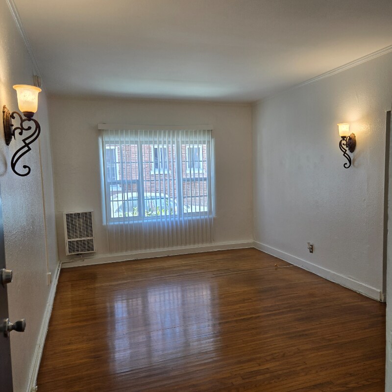 Foto principal - 636 N Plymouth Blvd