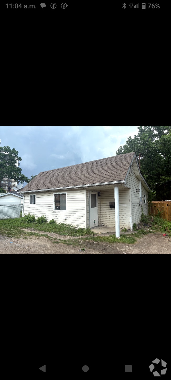 Building Photo - 1049 Chatham St E
