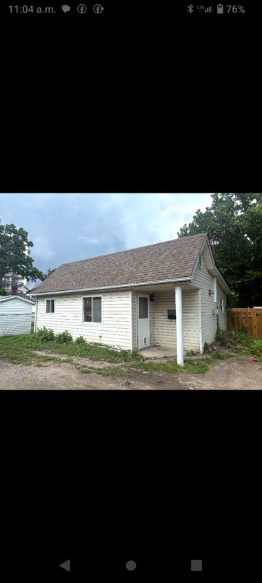 Primary Photo - 1049 Chatham St E