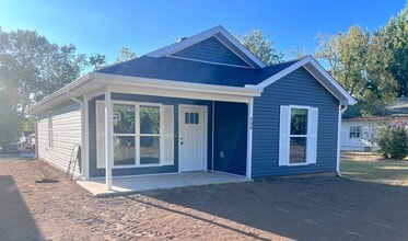 Building Photo - 608 S Cowgill Ave