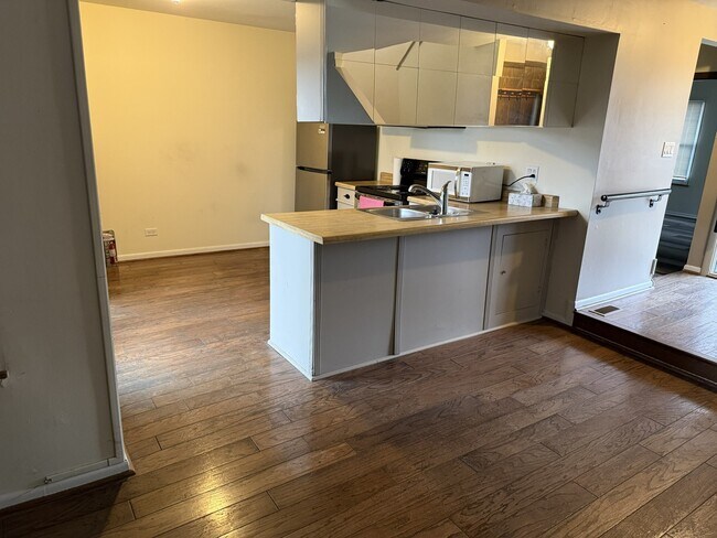 Foto del edificio - 704 Wakefield Rd