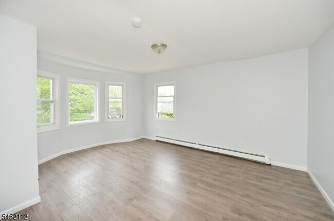 Building Photo - 45 Hedden Terrace