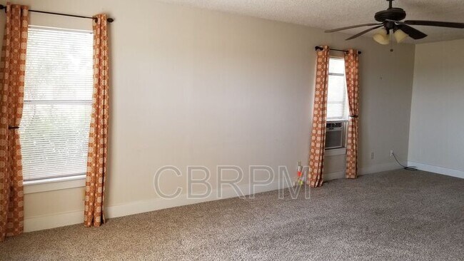 Foto del edificio - 3507 E 19th St