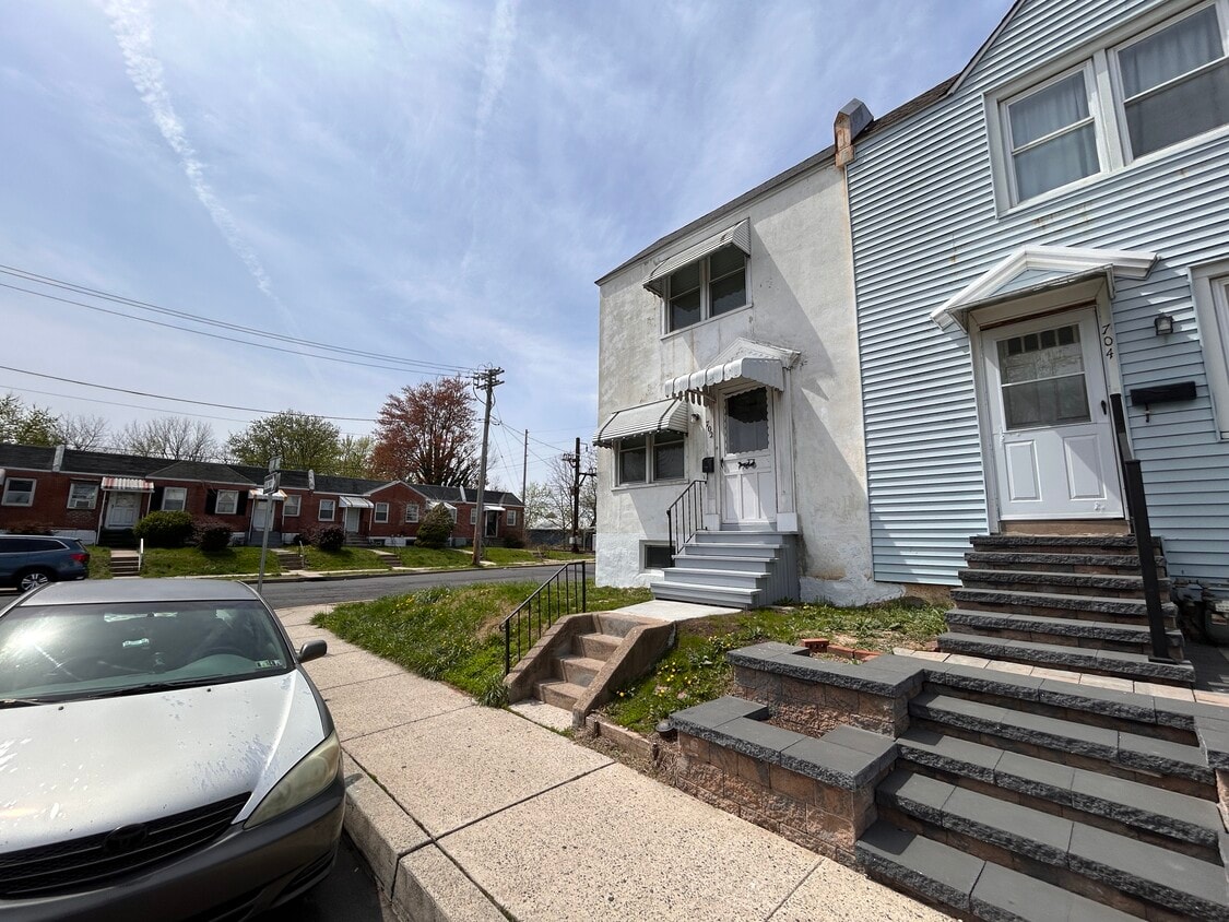 Primary Photo - 702 Shaw Ave