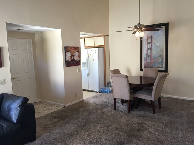 Building Photo - Upstairs end unit 2 bedroom