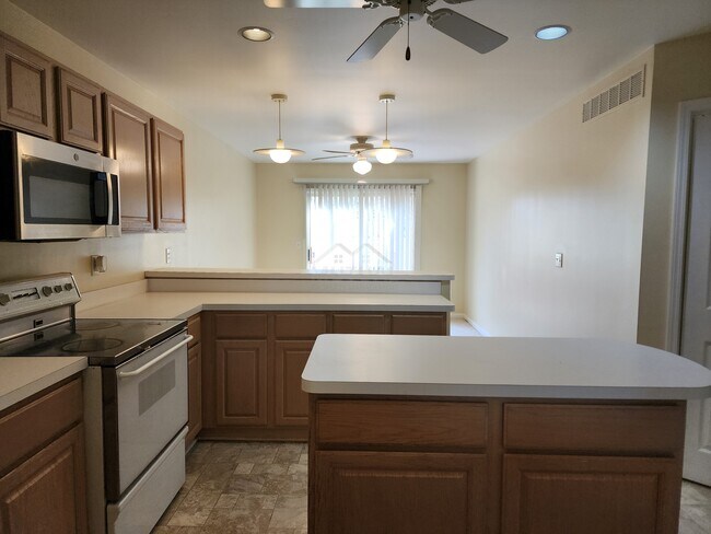 Building Photo - 860 N Beech Daly Rd