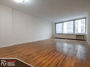 Building Photo - 4600 N Clarendon Ave