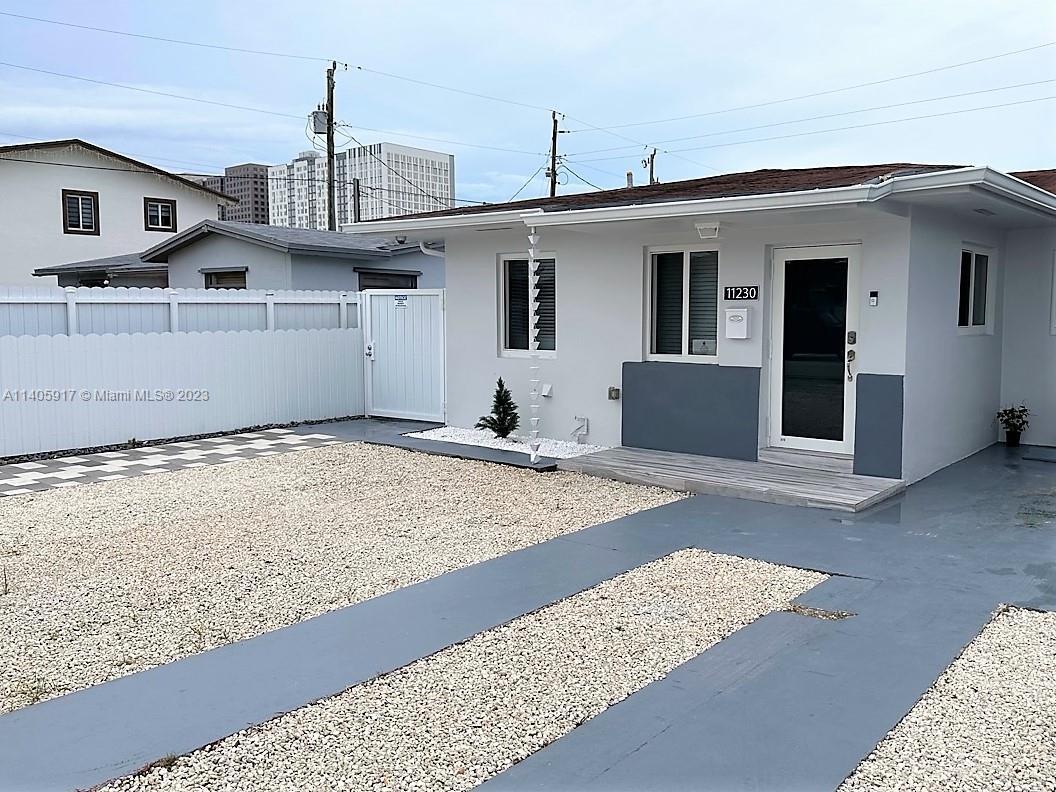 Foto principal - 11230 SW 5th St