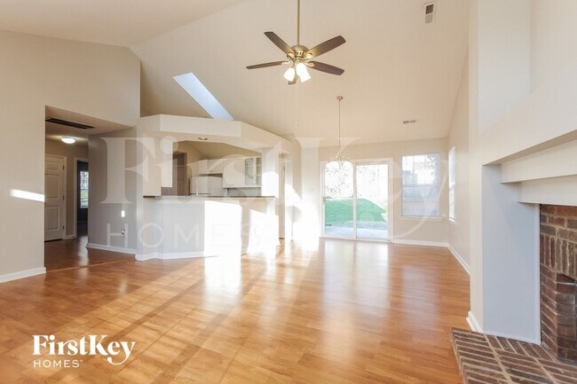 Foto del edificio - 6627 Flat Creek Dr