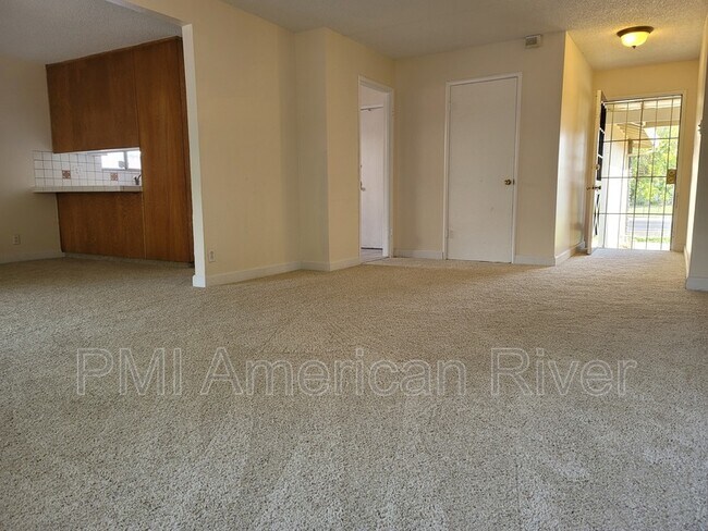 Building Photo - 2284 Zinfandel Dr