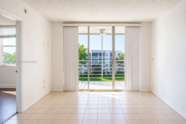 Foto del edificio - 9230 Lagoon Pl