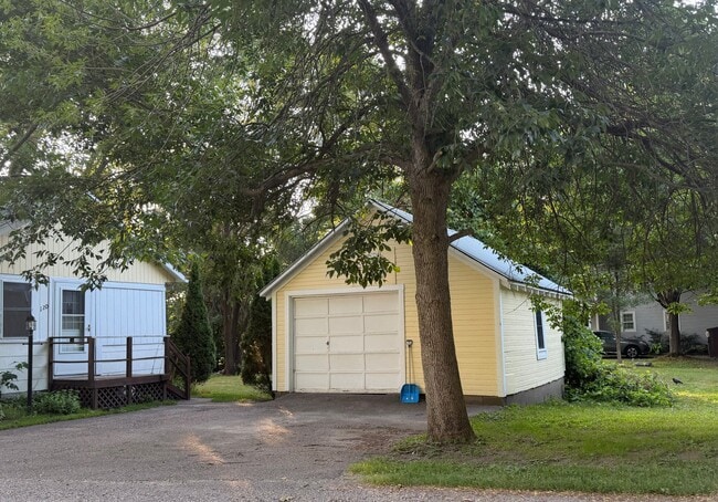 Building Photo - 120 Marble Island Rd
