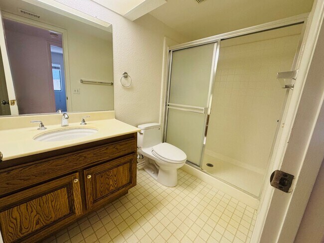 Foto del edificio - Beautifully Remodeled Lang Ranch Home – Steps from Top-Rated School