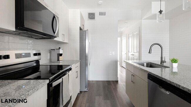 Foto del edificio - 6525 Ed Bluestein Blvd