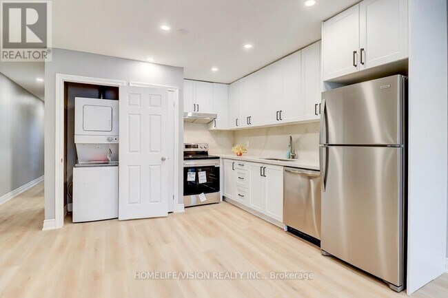 Photo du bâtiment - 2877 St Clair Ave E