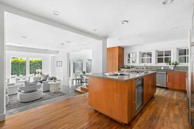 Foto del edificio - 9625 Oak Pass Rd