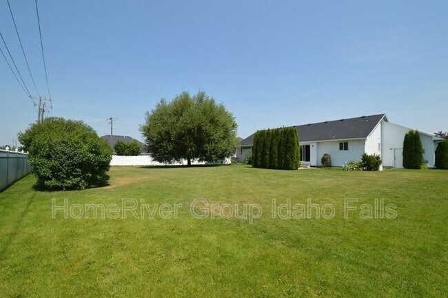 Foto del edificio - 1541 Summer Way