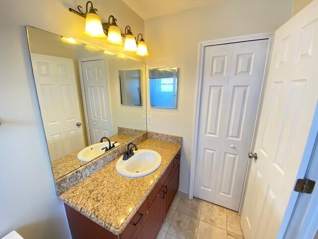 Foto del edificio - 1019 Great Shady Ln