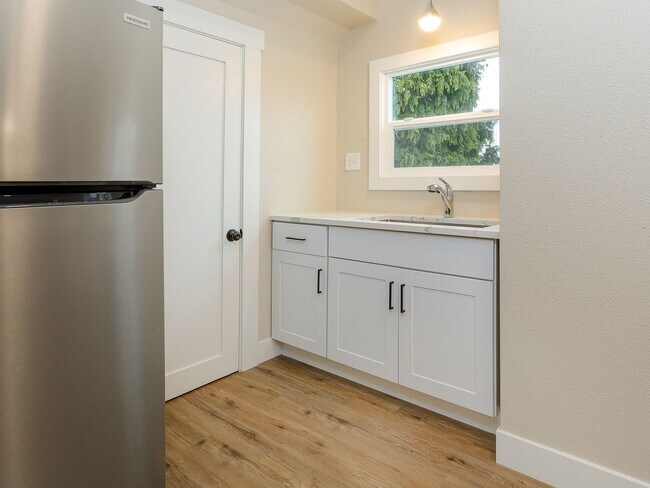 Photo - 4215 N Colonial Ave Apartment