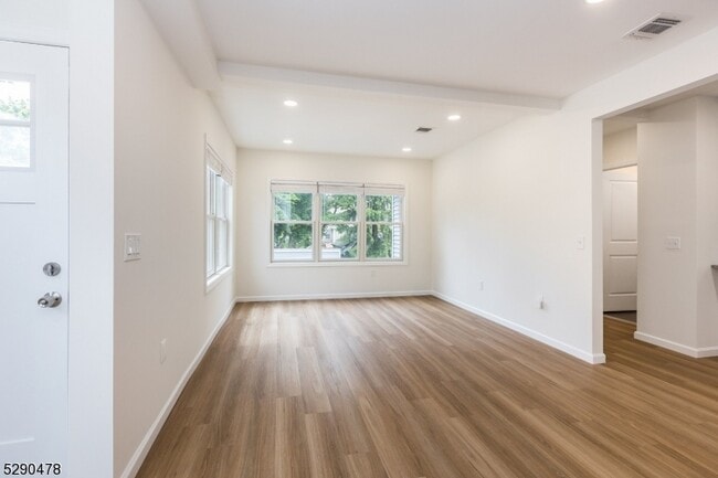 Building Photo - 26 N Willow St