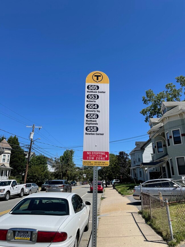 Parada de autobús - 16 Maple St