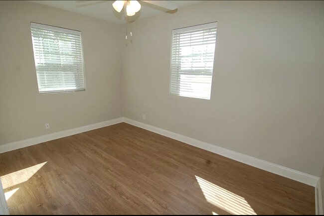 Building Photo - 1105 10th St N