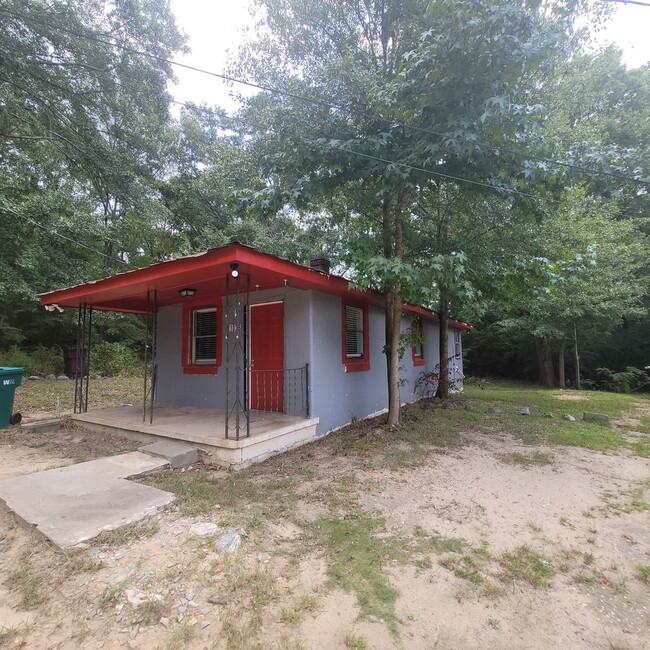 Building Photo - Renovated 2 bedroom home Phenix City