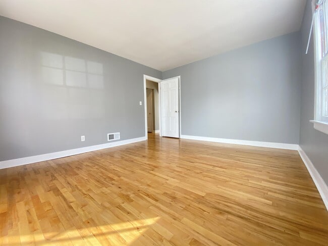 Building Photo - 1536 7th Ave NE