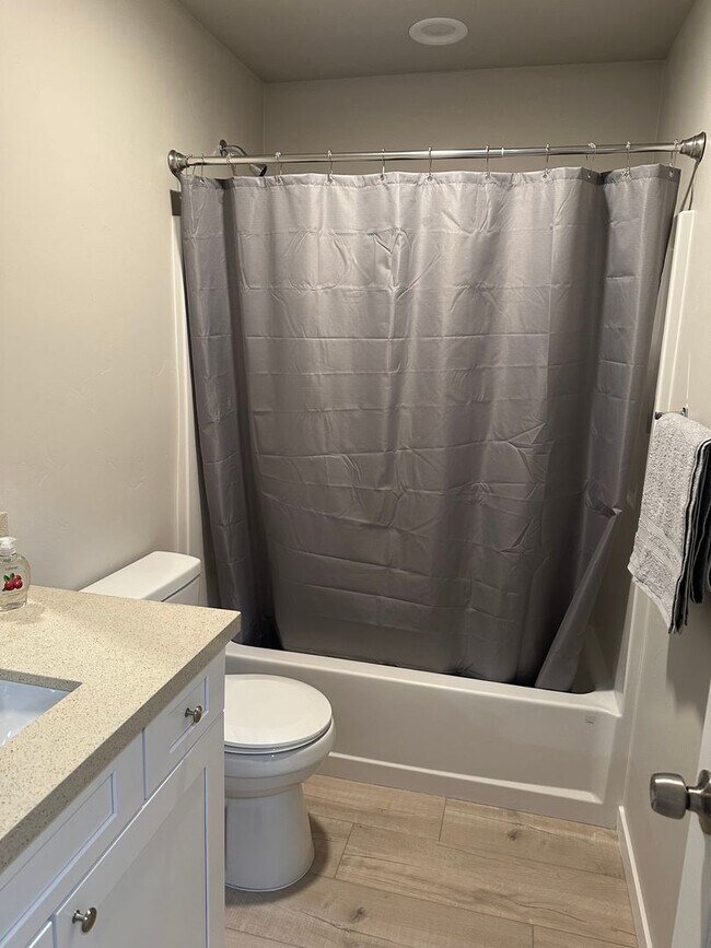 Foto del edificio - 2251 Ridgewood Dr