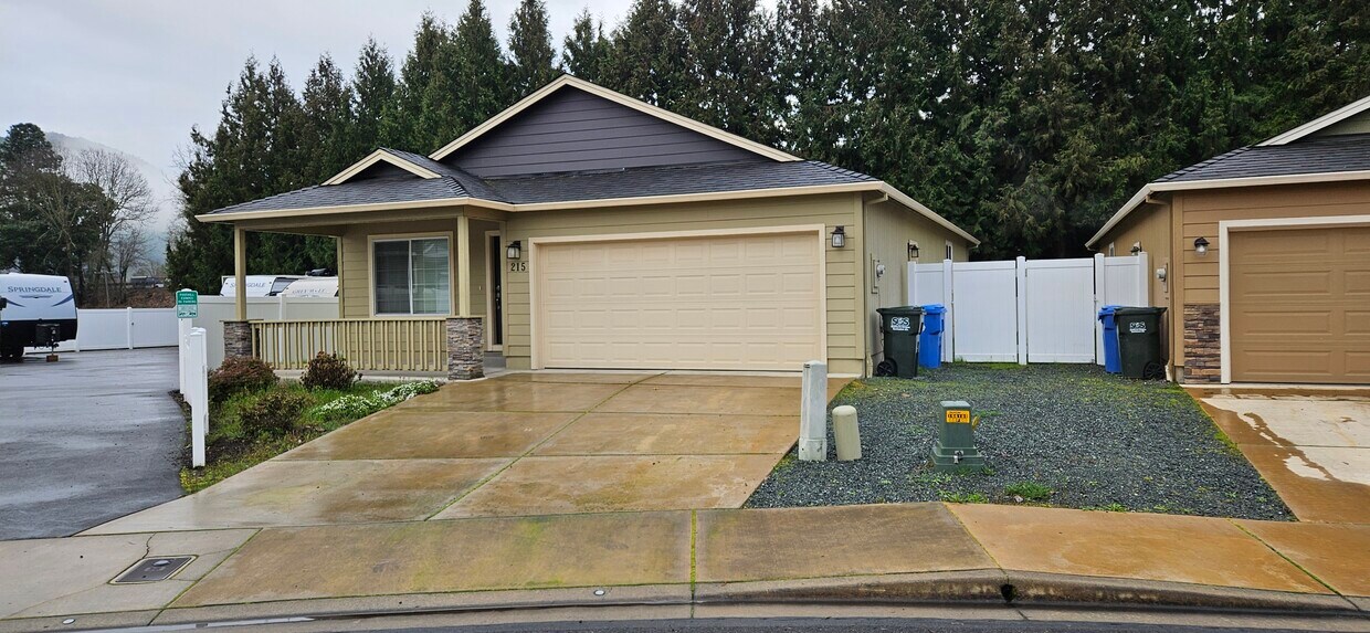 Primary Photo - 215 Westbrook Dr