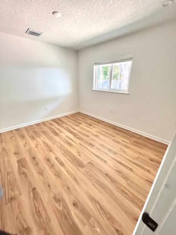 Foto del edificio - 615 Azalea Ln