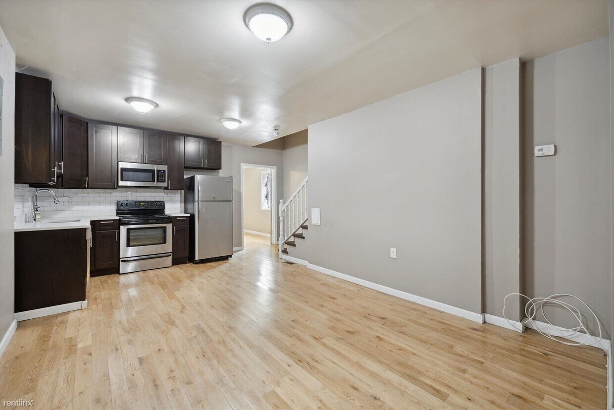 Foto principal - 3 br, 3 bath Triplex - 2000 N 17TH ST Unit 1