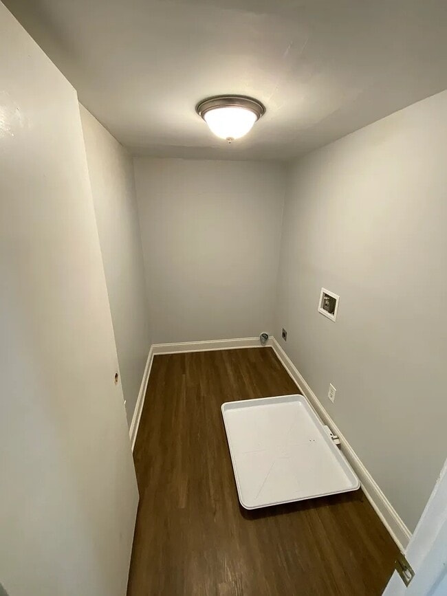 Building Photo - 128 Inglewood Way