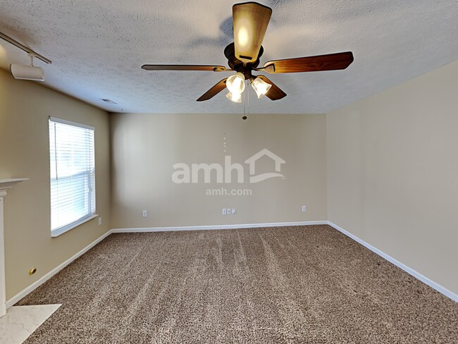 Building Photo - 4529 Hawthorn Dr