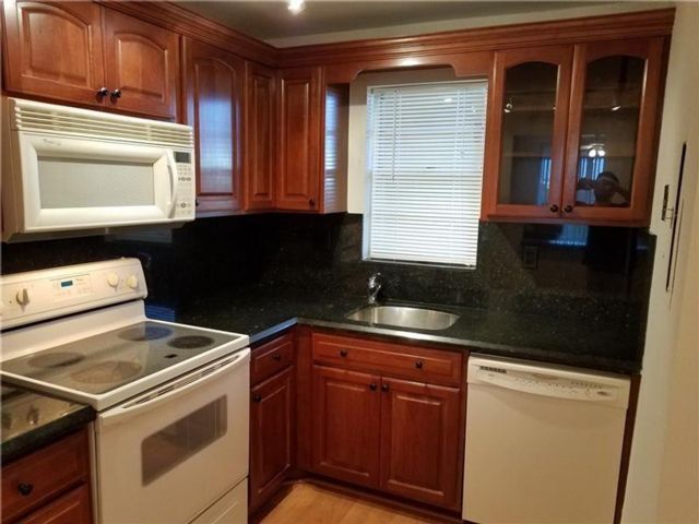 Primary Photo - 3300 W Rolling Hills Cir