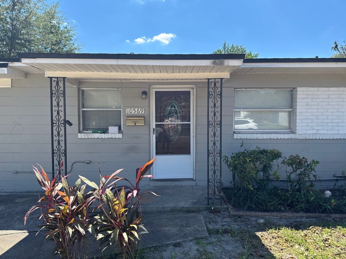 Foto principal - 10569 Citrus Ln