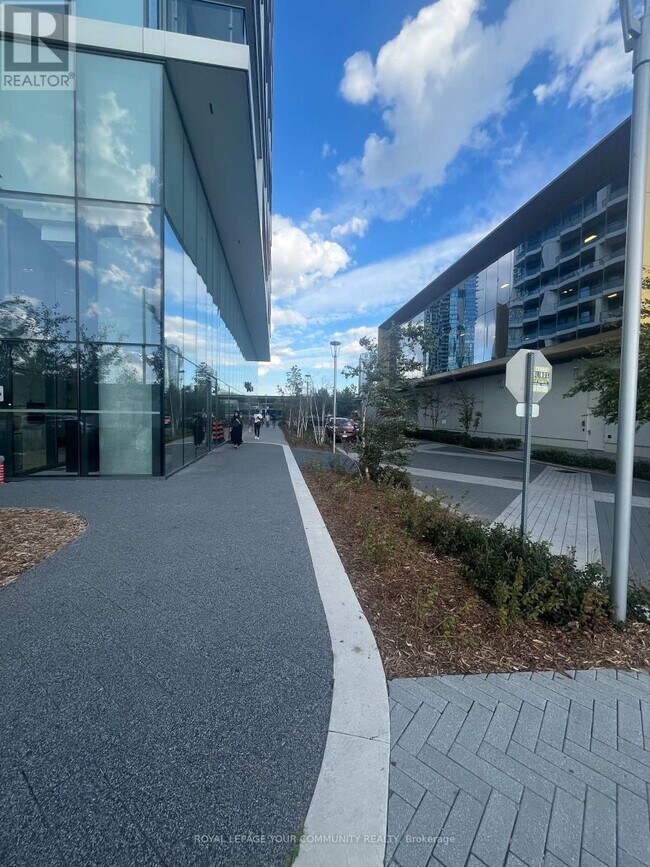 Photo du bâtiment - 5 Buttermill Ave.