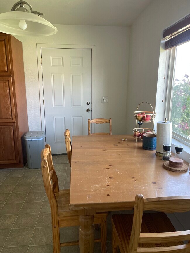 Foto del edificio - 633 N Placer Ct
