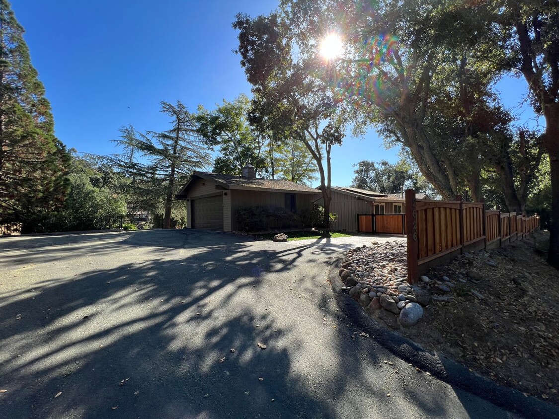 Primary Photo - 4 bedroom 2 bath beautifully updated in Di...