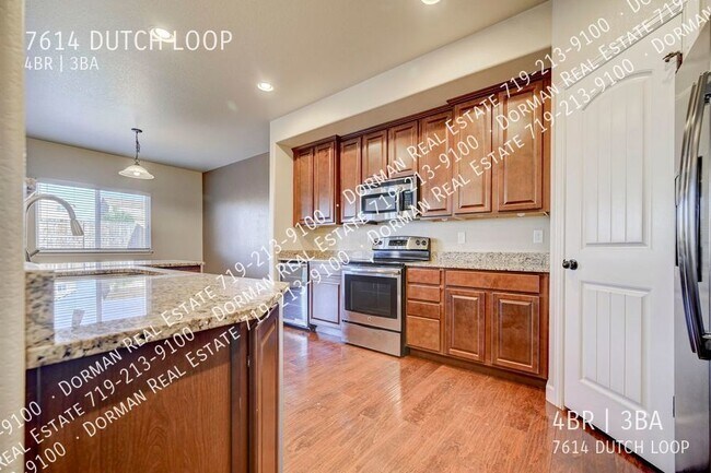 Building Photo - Large Single Family