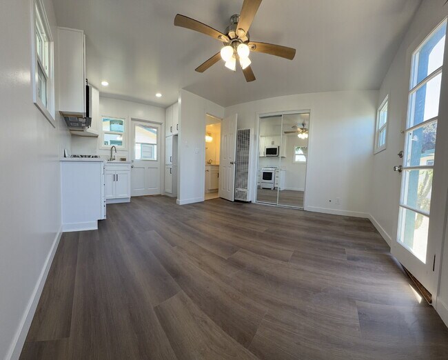 Foto del edificio - !!! OPEN HOUSE !!! - Wednesday July 1st - 4:00pm to 7:00pm