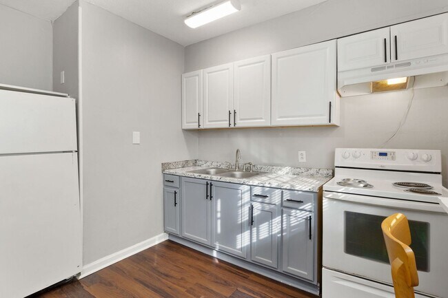 Building Photo - Southeast Atlanta  For Rent 3 bedroom/ 1 b...