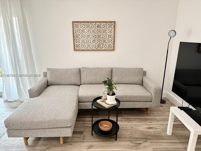 Foto del edificio - 4544 NW 79th Ave