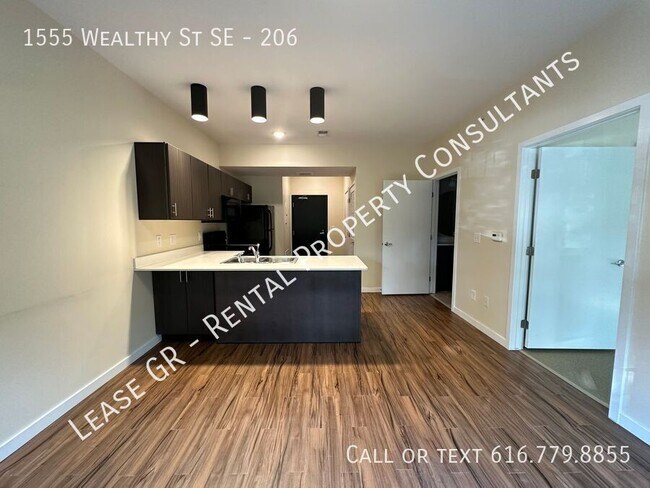 Building Photo - Eastown One Bedroom - Close to Downtown!