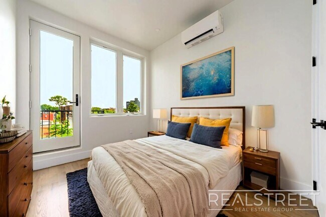 Foto del edificio - 1734 Nostrand Ave