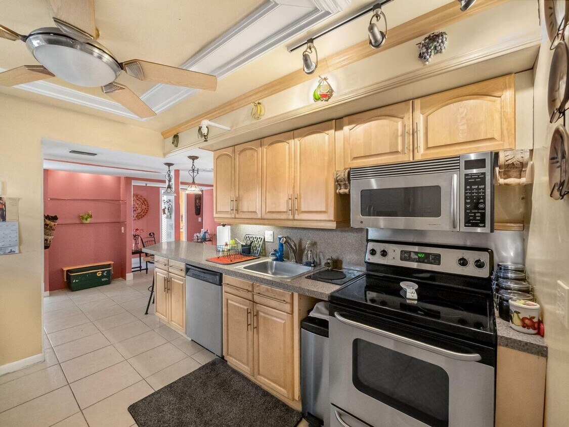 Foto principal - 6400 NW 2nd Ave